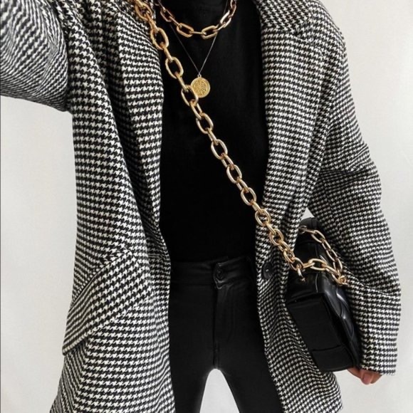 At Its Finest Pocketed Houndstooth Blazer
One Button Closure
Size XS - Picture 8 of 12